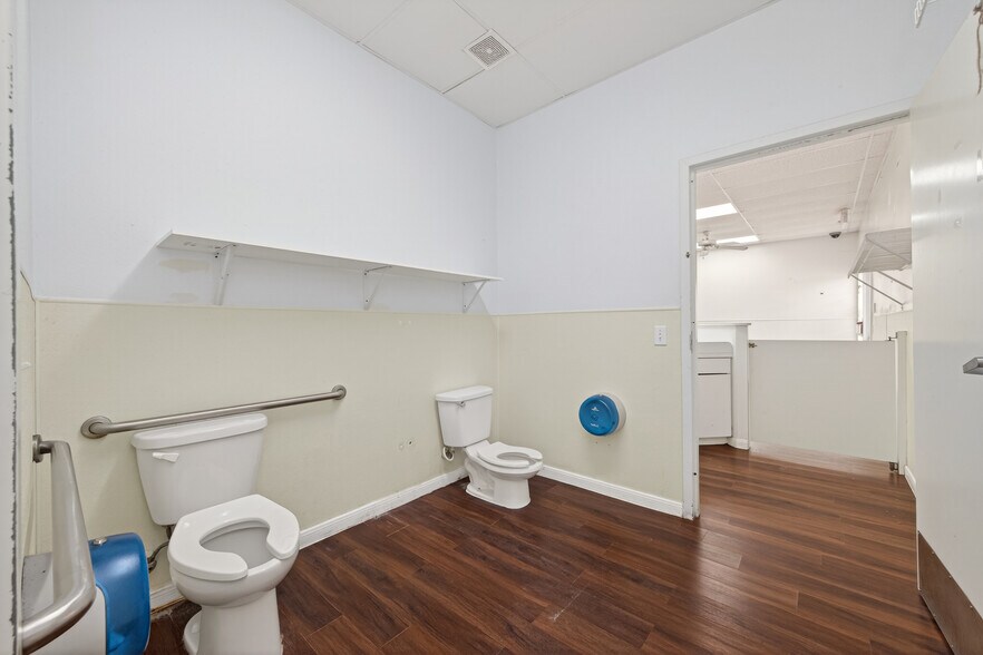 More Photos Of 8525 Queenston Blvd, Houston Freestanding For Sale