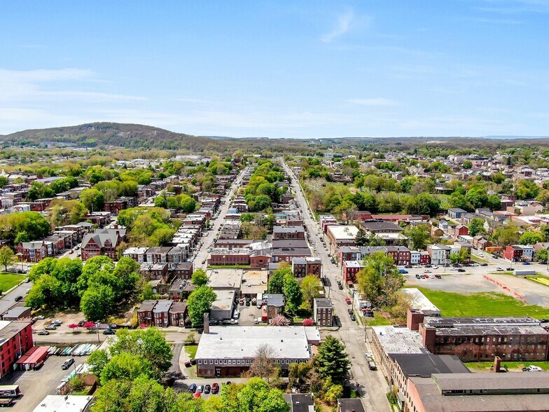 More Photos Of 24 Johnes St, Newburgh Light Manufacturing For Lease