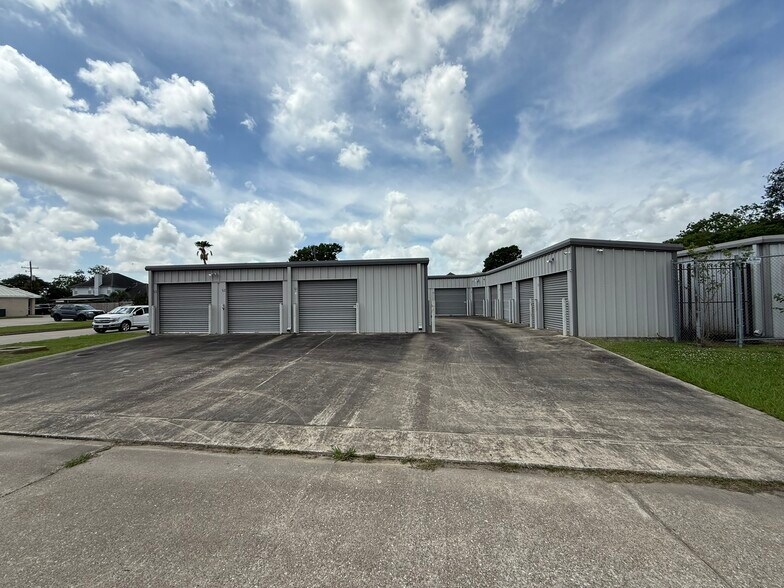 More Photos Of 1420 S 21st St, Nederland Specialty For Sale