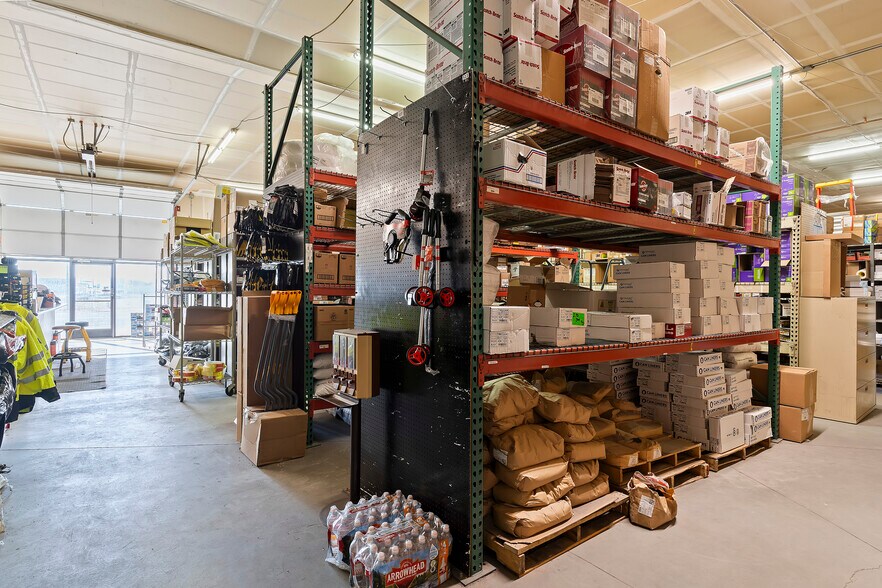 More Photos Of 1704 W 2550 S, Ogden Showroom For Lease