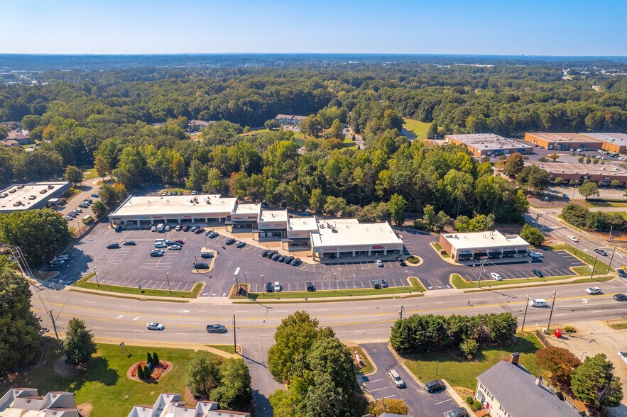 More Photos Of 5529-5559 W Market St, Greensboro Storefront For Lease