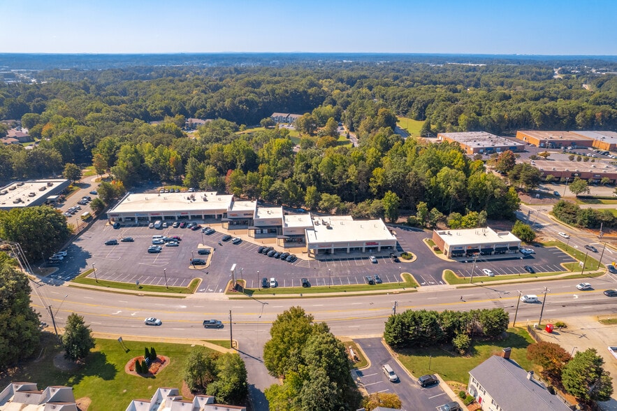 More Photos Of 5529-5559 W Market St, Greensboro Storefront For Lease