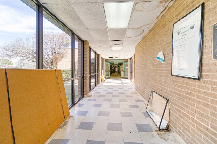 More Photos Of 214 N School St, Winfield Light Distribution For Sale
