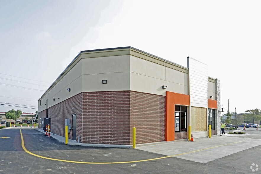 More Photos Of 13582-13588 E 14 Mile Rd, Warren Freestanding For Lease