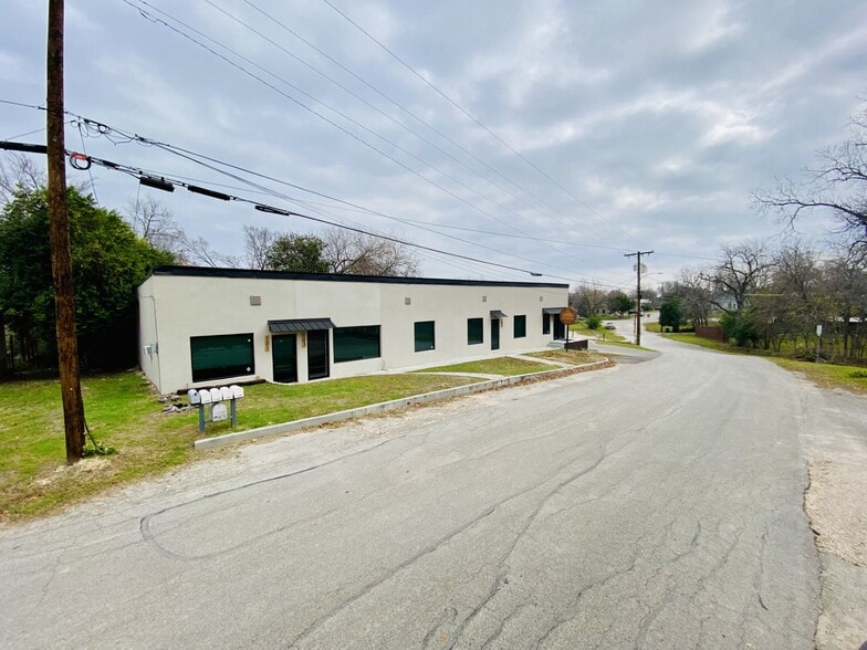 Primary Photo Of 635 Hill Ave, New Braunfels Loft Creative Space For Lease
