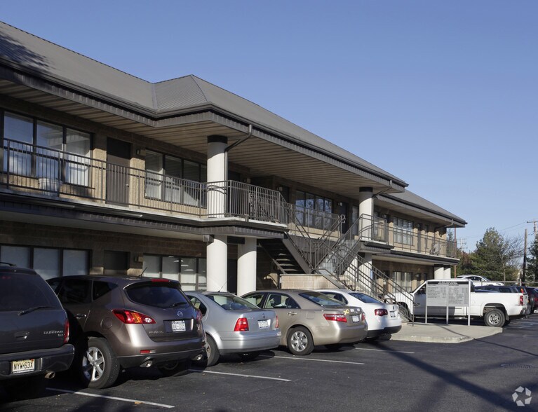 More Photos Of 175 E Main St, Huntington Medical For Lease