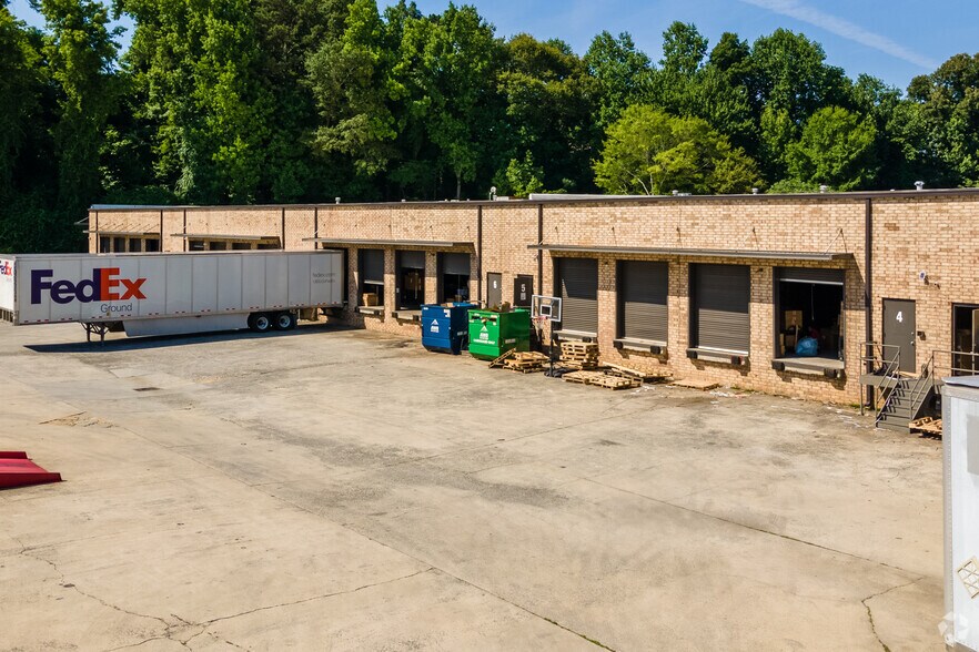 More Photos Of 189 Cobb Pky N, Marietta Warehouse For Lease
