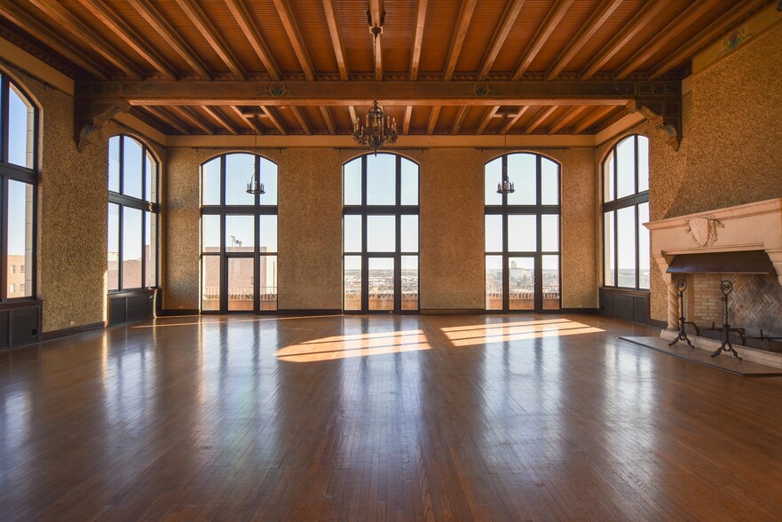 More Photos Of 900 8th St, Wichita Falls Office For Lease