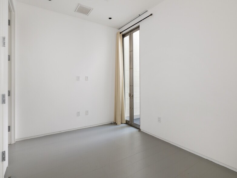More Photos Of 208 Main St, El Segundo Loft Creative Space For Sale