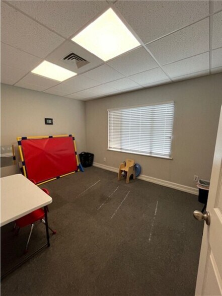 More Photos Of 205 Ridgewood Ave, Brandon Medical For Lease