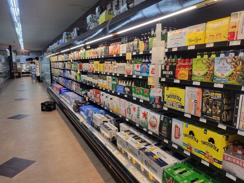 More Photos Of 261 N Main St, Liberty Freestanding For Sale