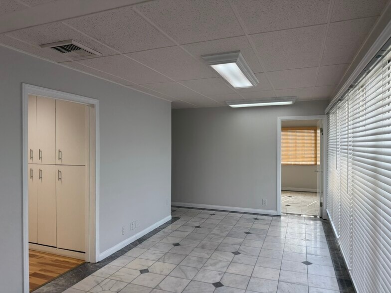 More Photos Of 1145-1147 S Robertson Blvd, Los Angeles Office For Lease