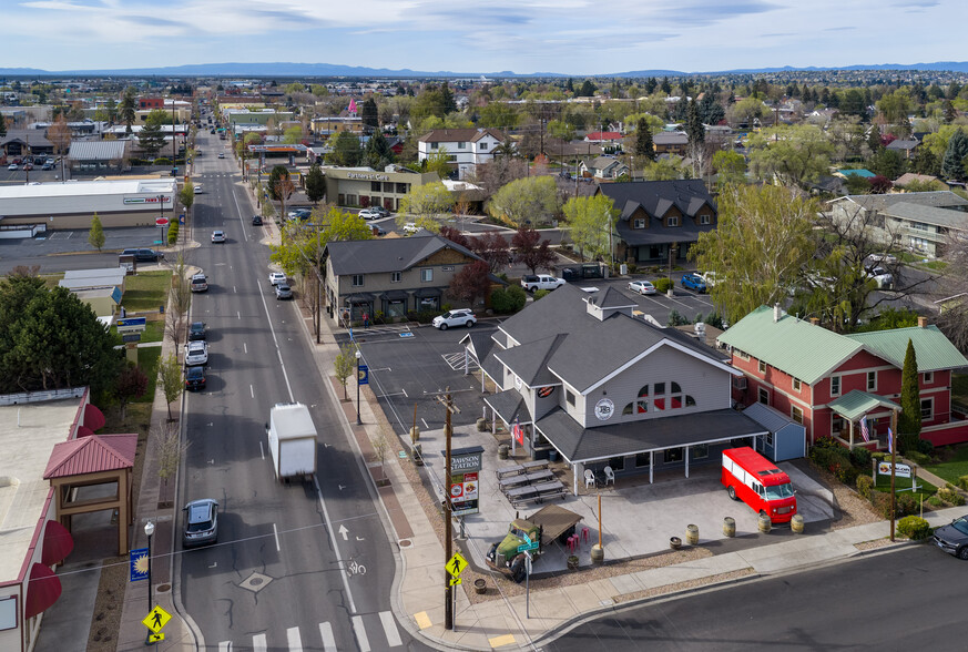 More Photos Of 249 NW 6th St, Redmond Storefront Retail Office For Lease