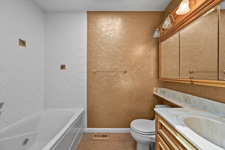 More Photos Of 1335 S Kio St, Watkins Veterinarian Kennel For Sale