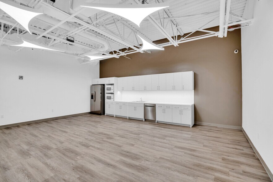 More Photos Of 3755 9th SW st, Vero Beach Office For Lease