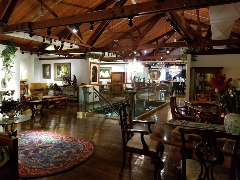 More Photos Of 560 Main St, Fort Lee Freestanding For Sale