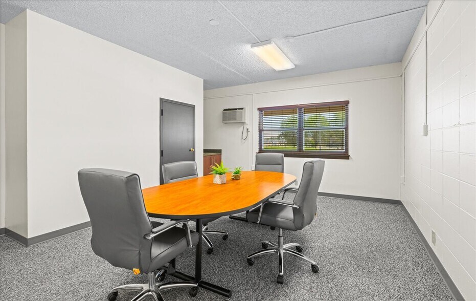 More Photos Of 2406 Fowler Ave, Omaha Office For Sale