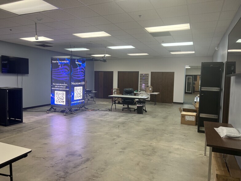 More Photos Of 4501 Vineland Rd, Orlando Showroom For Lease