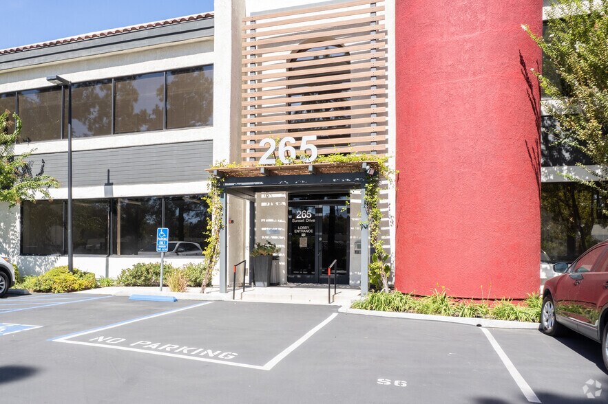 More Photos Of 265 Sunset Dr, Westlake Village Medical For Lease