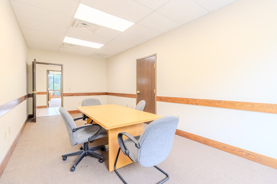 More Photos Of 5 B W Industrial, Washington Warehouse For Lease