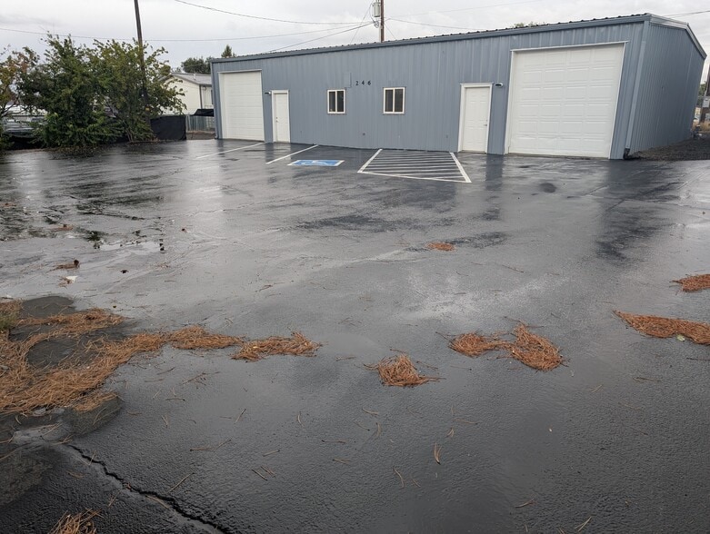 More Photos Of 246 SE Franklin, Redmond Warehouse For Lease