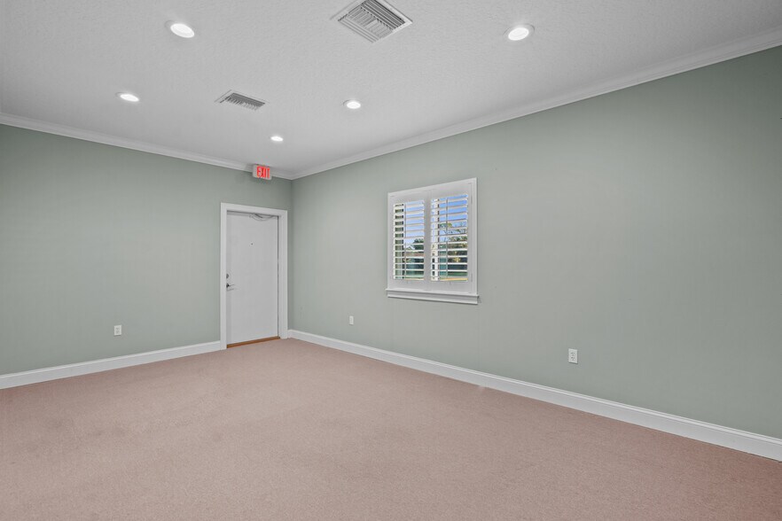 More Photos Of 49 Shores Blvd, Saint Augustine Office For Lease