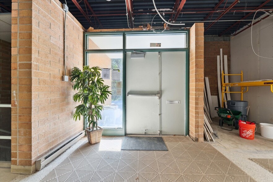 More Photos Of 3333 Brecksville Rd, Richfield Office For Sale