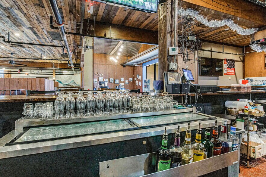 More Photos Of 131 New Warrington Rd, Pensacola Restaurant For Sale