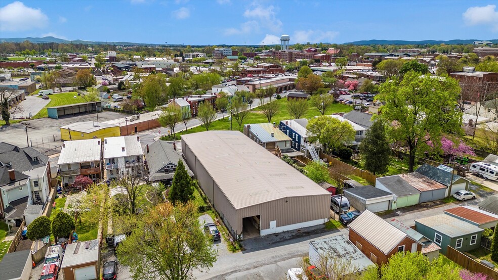 More Photos Of 329 E 2nd St, Frederick Warehouse For Lease