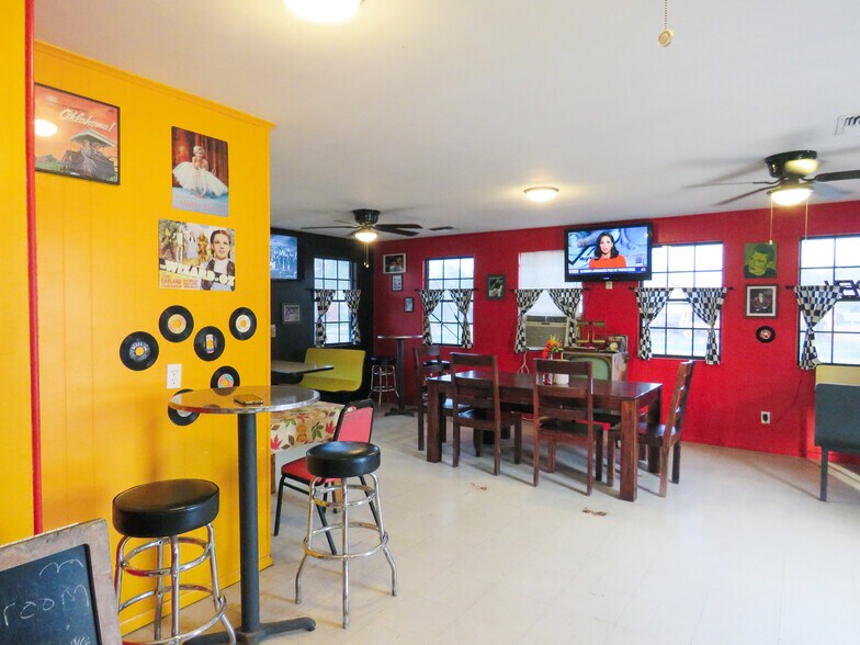 More Photos Of 809 Wood Ave, Woodsboro Restaurant For Sale