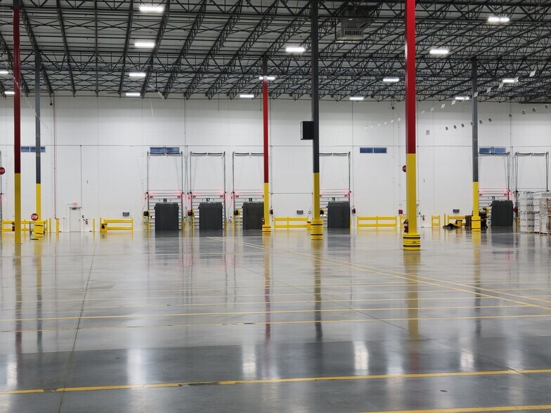 More Photos Of 20 Martha Dr, Bethel Warehouse For Lease