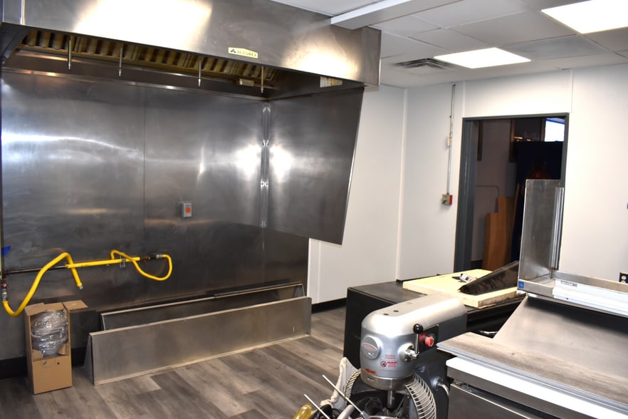 More Photos Of 80820 Main St, Memphis Storefront For Sale