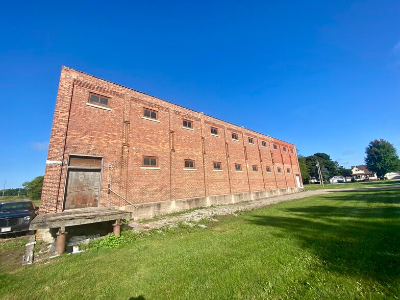 More Photos Of 260 W Stroud St, Randolph Warehouse For Sale