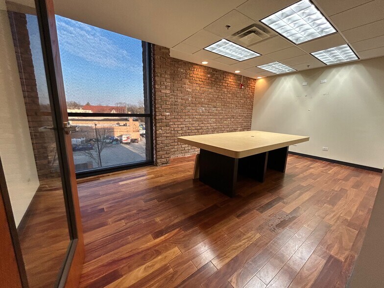 More Photos Of 1240 Meadow Rd, Northbrook Medical For Lease