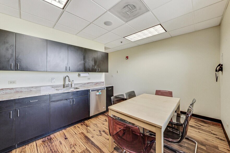 More Photos Of 10700 W Higgins Rd, Rosemont Loft Creative Space For Sale