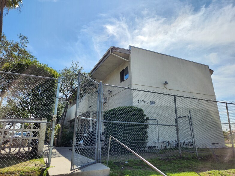 More Photos Of 14700 Hubbard Ave, San Fernando Apartments For Sale