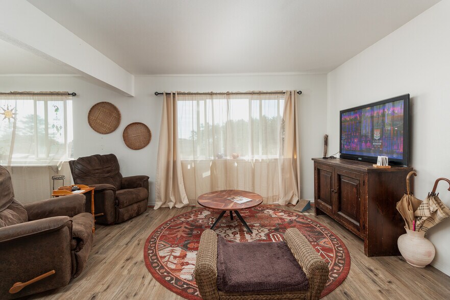 More Photos Of 3510 NE Highway 101, Lincoln City Hotel For Sale