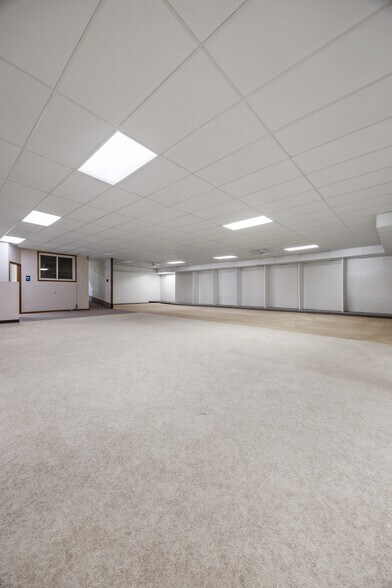 More Photos Of 121 W 5th St, Tipton Showroom For Sale