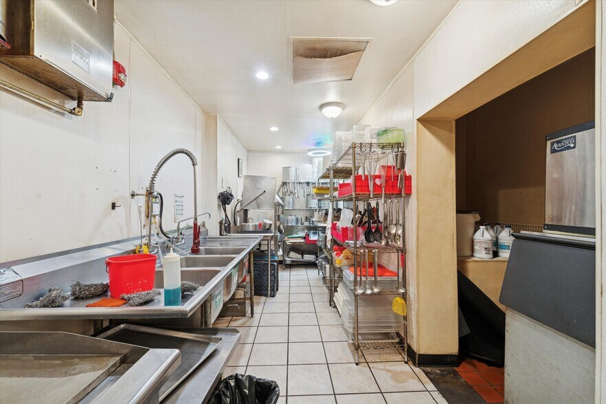 More Photos Of 265 E Township Line Rd, Upper Darby Township Restaurant For Sale