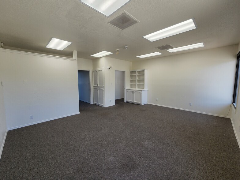 More Photos Of 445 W Dakota Ave, Fresno Office Residential For Sale