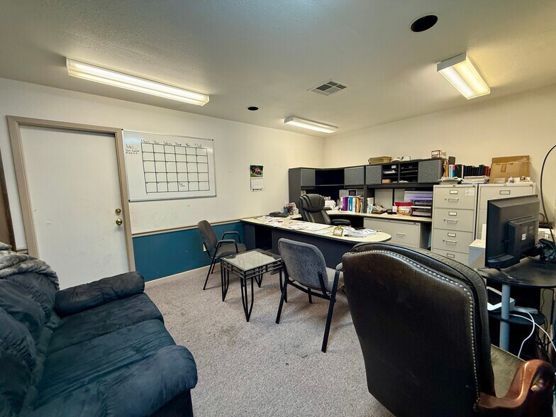More Photos Of 345 TX-327, Silsbee Office For Sale
