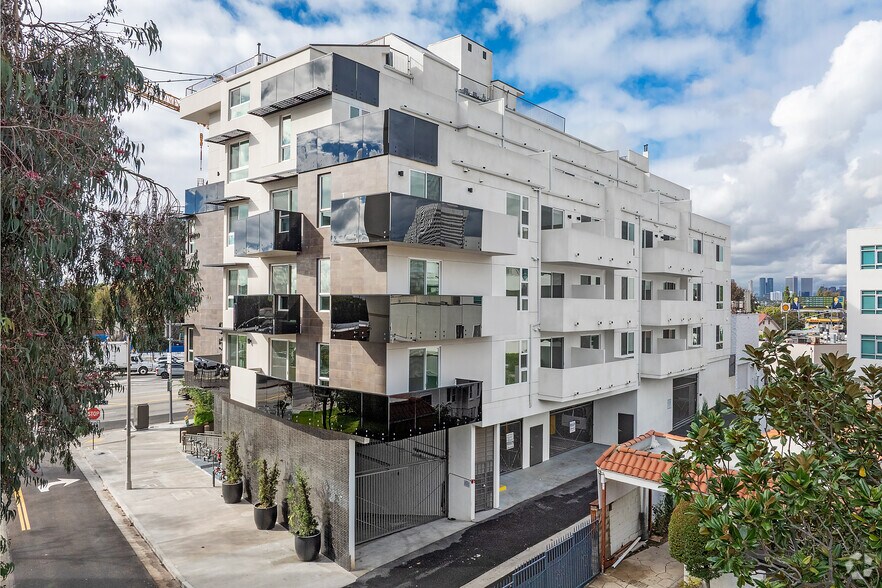 More Photos Of 951 Ogden Ave, Los Angeles Apartments For Lease