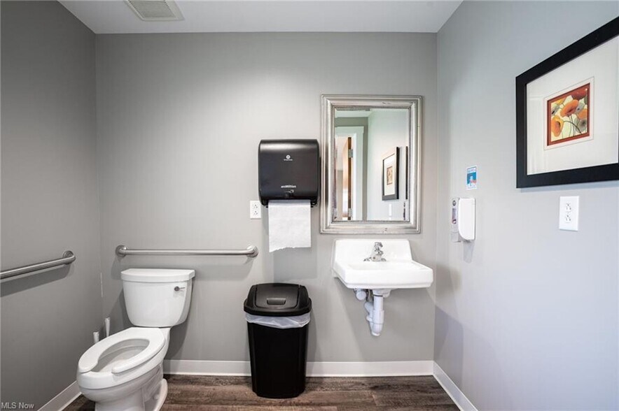 More Photos Of 1109 Eastern Ave, Ashland Office Residential For Sale