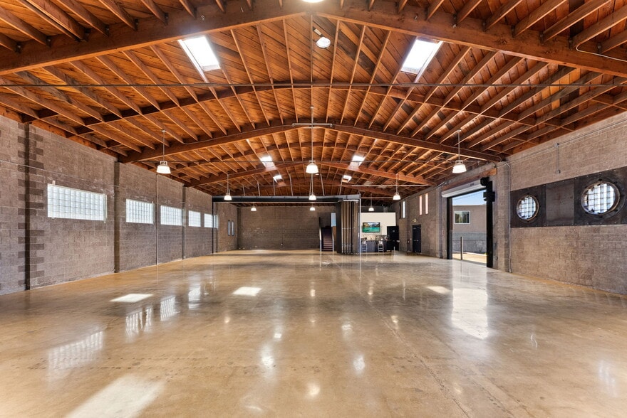 More Photos Of 1366 Hornblend St, San Diego Flex For Lease