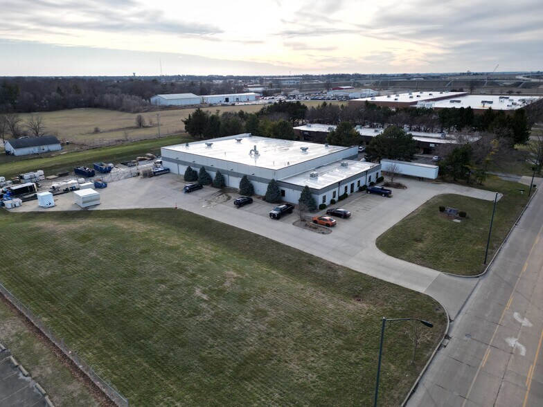 Primary Photo Of 1411 Interstate Dr, Champaign Manufacturing For Sale