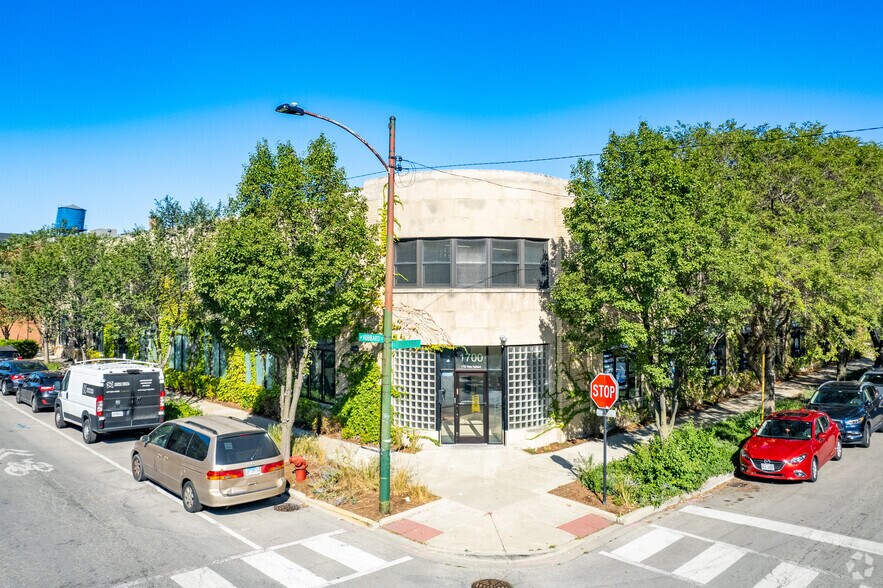 More Photos Of 1700 W Hubbard St, Chicago Light Distribution For Lease
