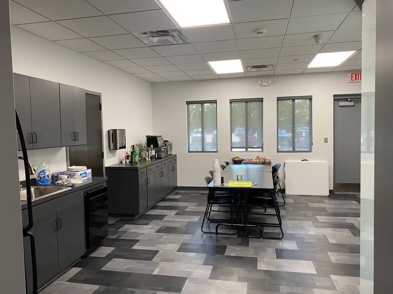 More Photos Of 1335 E Bradford Pky, Springfield Office For Sale