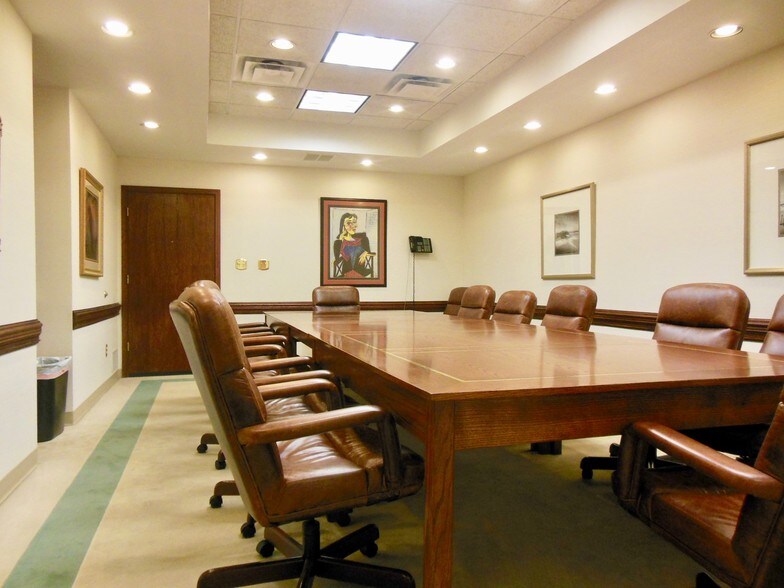 More Photos Of 200-290 E 90th Dr, Merrillville Medical For Lease