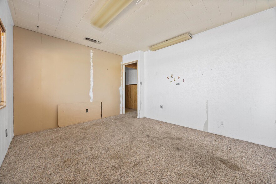 More Photos Of 523-529 Kristin st, Taft Flex For Sale