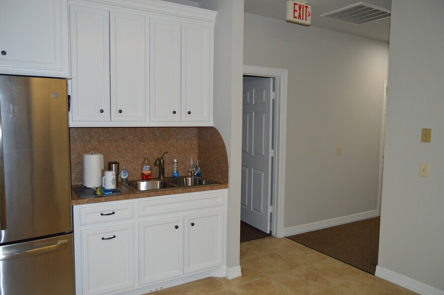 More Photos Of 20338 Telge Rd, Tomball Warehouse For Lease